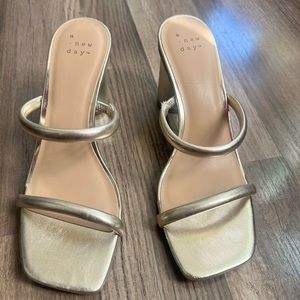New gold sandal
